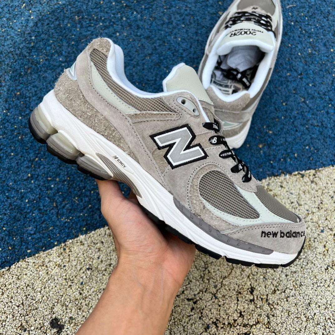 新百伦复古情侣鞋 2002R 浅卡其
鞋子名称:New Balance2002R 奶油白男
女同款